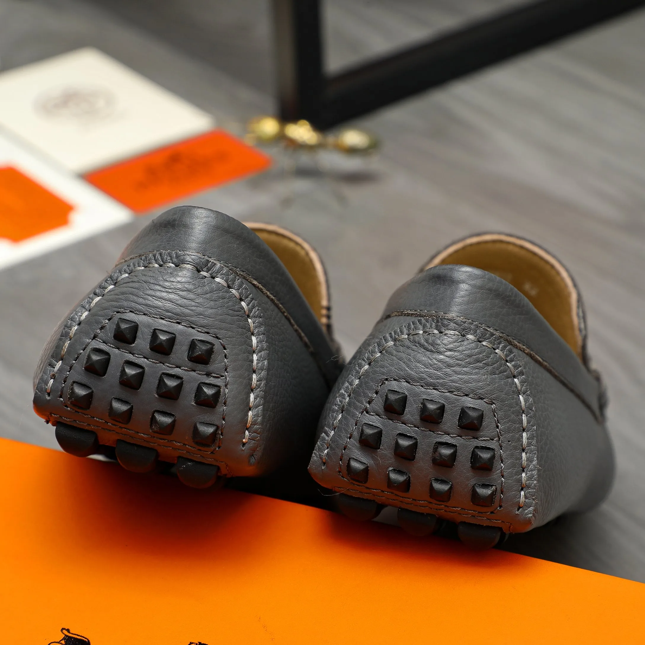 Men's shoes 💰420 Product trademark: HERMES "Hermes" casual slip-on shoes Regular size: 38-46 (45.46 custom-made, non-returnable) Product materials: Selected pebbled cowhide upper, sheepskin lining, non-slip bean outsole
